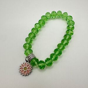 Faceted light green crystal glass beaded stretchy bracelet with flower charm!